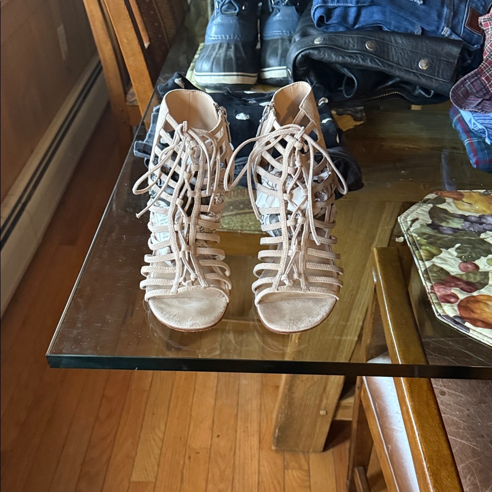 Pour La Victoire Cream Lace-Up Sandals